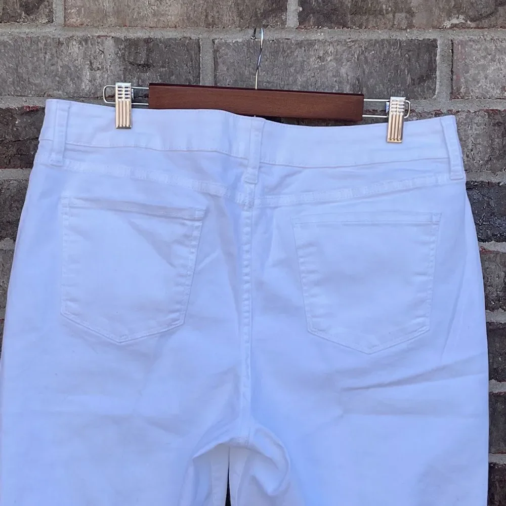 Take 50% OFF- St John,s Bay Classic White Women’s Shorts, Size-16